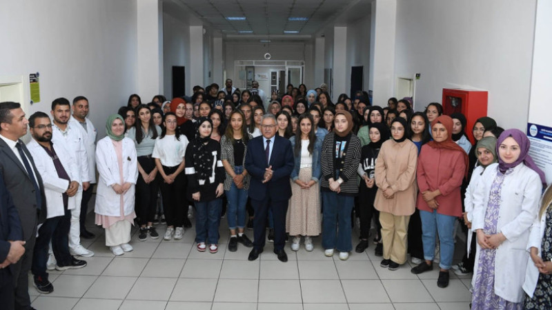 Büyükkılıç’tan, Üniversite Öğrencisi Adaylarına Üniversiteler Şehri Kayseri Daveti