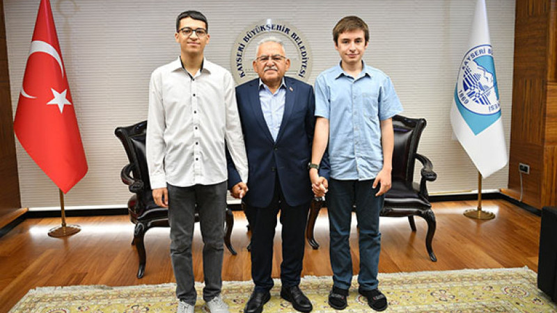 Başkan Büyükkılıç’tan Yks’de Türkiye Derecesi Yapan Öğrencilere Tam Destek