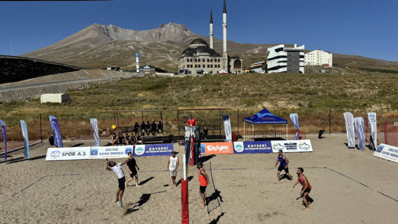 Büyükşehir’in En Havalı Voleybol Turnuvası’nda İlk Düdük Çaldı