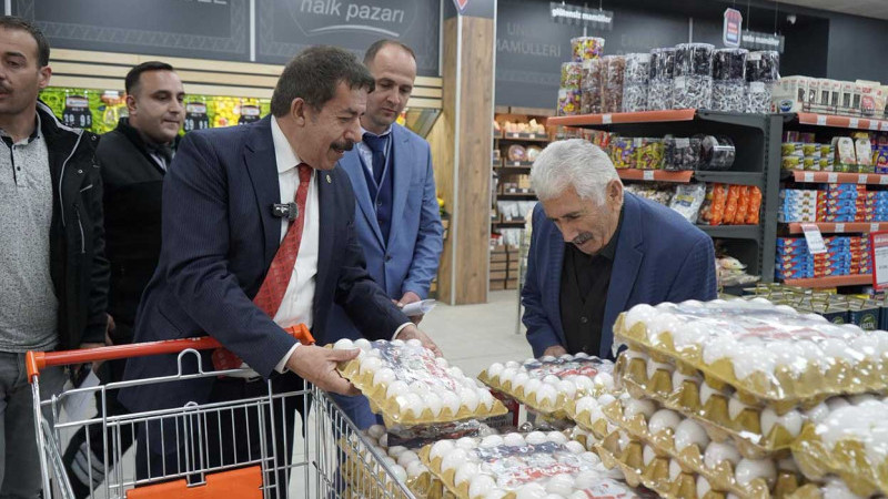 AK Partili vekil pazarda fiyatları uygun buldu
