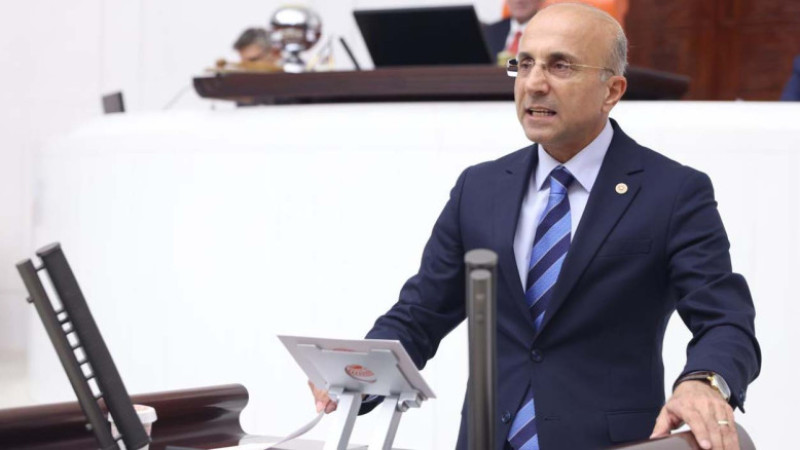 CHP’li Aşkın Genç’ten vakıflar kanunu tepki; Sosyal demokrat belediyecilik örnekleri iktidarı rahats