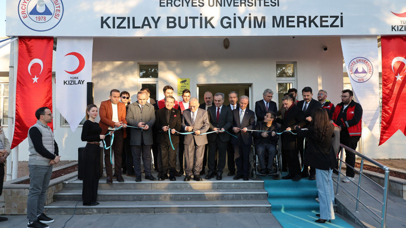 ERÜ’ye “Kızılay Butik Giyim Merkezi” Açıldı