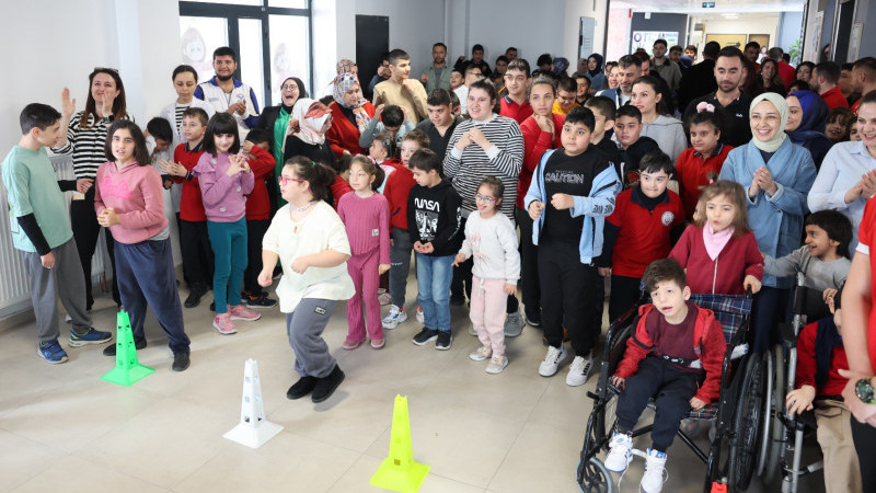 Büyükşehir’den 150 Öğrenciyle Down Sendromlular Günü’nde Anlamlı Buluşma