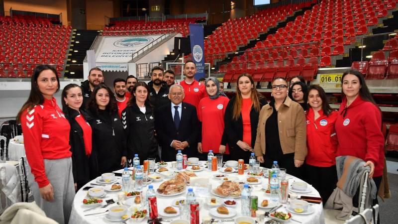 Başkan Büyükkılıç, Ramazan’ın 14’üncü Gününde İftar Sofralarına Konuk Oldu