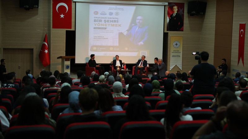 Vali “Okuldan Hayata: Bir Şehri Yönetmek” adlı panelde
