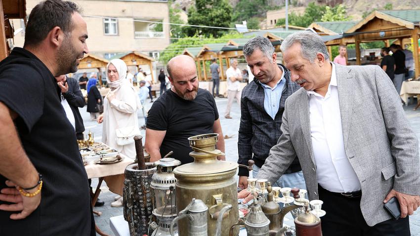 Kendi Gününde Kendi Yerinde: Antika Pazarı