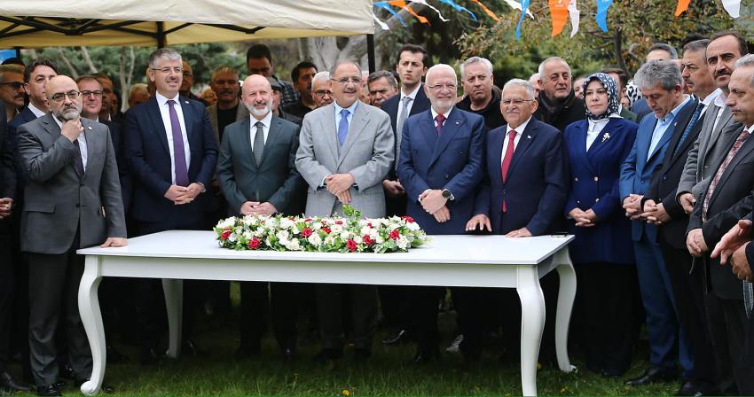 AK Parti teşkilatı Bakan Özhaseki’nin katıldığı törenle bayramlaştı