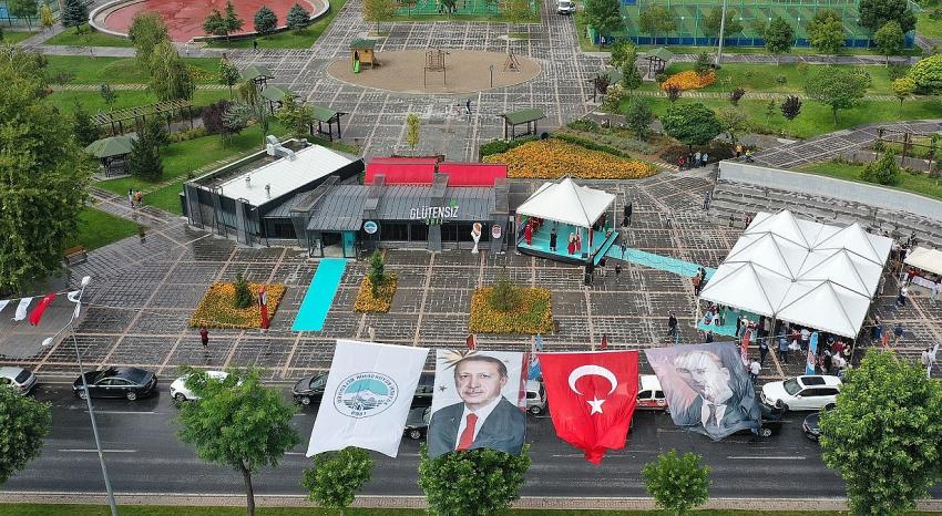 Glütensiz Kafe’nin Ankaralı Misafirlerinden, Başkan Büyükkılıç’a Teşekkür