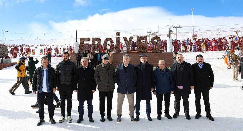 Ünlü Gazetecilerden Kayseri’ye ve Büyükşehir'in Faaliyetlerine Tam Not