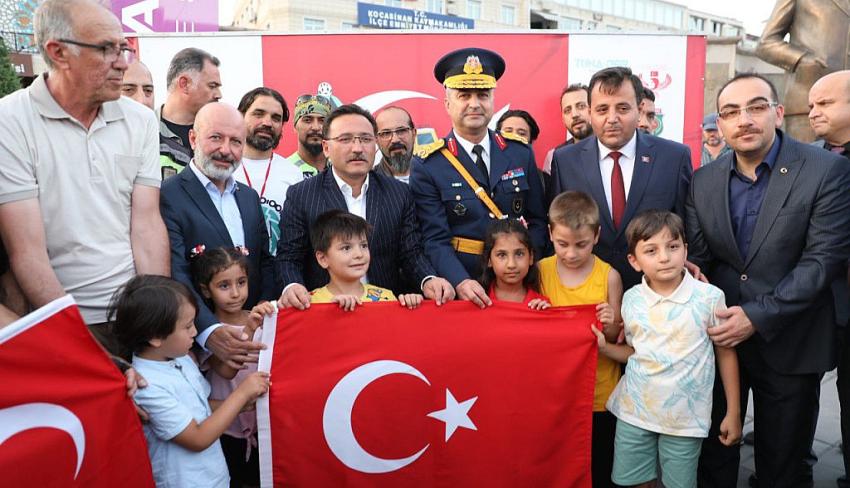 Kocasinan'da Şehit Ve Gazi Çocuklarını Sevindiren  'Ay Yıldız Turu'