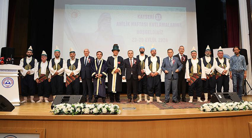 Covid 19 için aşı bulmuştu; Prof. Dr. Özdarendeli Yılın Ahisi Seçildi