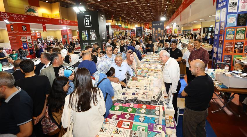 Kitap Fuarının 5’inci Gününde Yarım Milyona Yakın Ziyaretçi