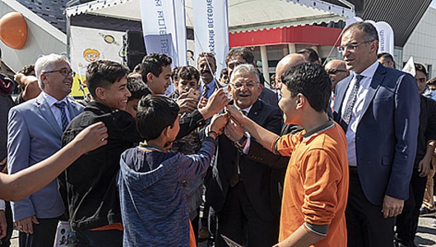 Genç ve Öğrenci Dostu Kayseri Büyükşehir Tüm İmkânları İle Gençlerin Yanında