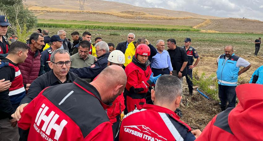 Büyükkılıç, Sel Bölgesinde Acı Haberi Duyurdu,  Yaraların Sarılacağını Açıkladı