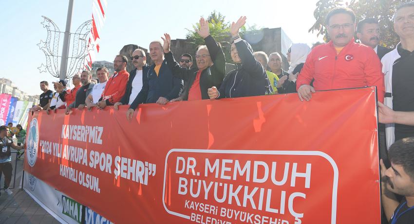 Büyükşehir’in 4. Uluslararası Yarı Maratonu’ndaki Halk Koşusunda Hediye Yağmuru