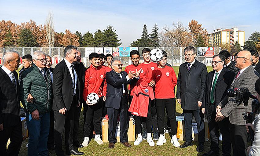 Sporcunun Dostu Başkandan Amatör Spor Kulüplerine Destek Sürüyor