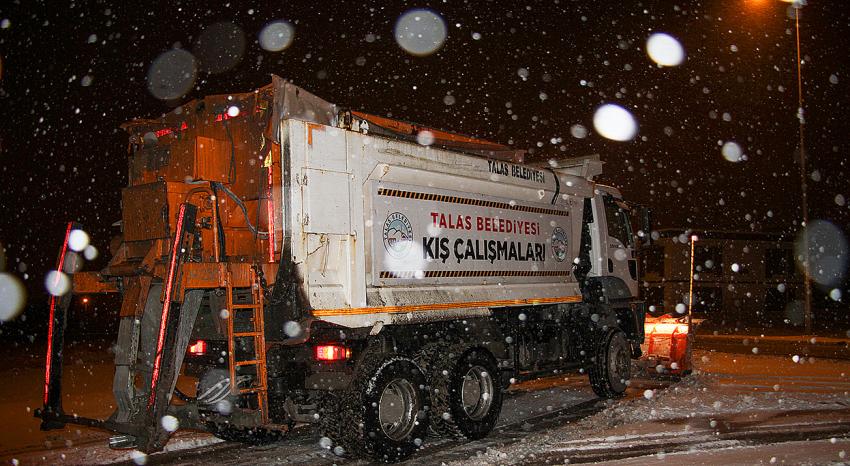 Başkan Yalçın Kış Çalışmalarını ‘Koordinasyon Merkezi’nden Yönetti