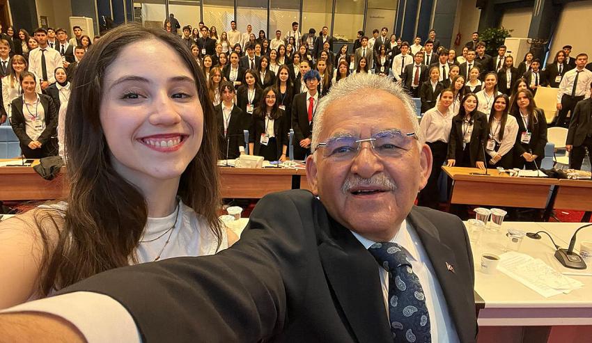 Genç Dostu Başkan, Öğrencilere TBMM Gezisi Sözü Verdi