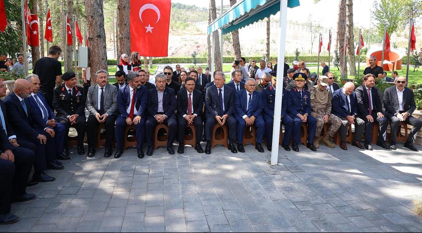 Başkan Büyükkılıç, 15 Temmuz’da Şehitleri Kabirleri Başında Andı