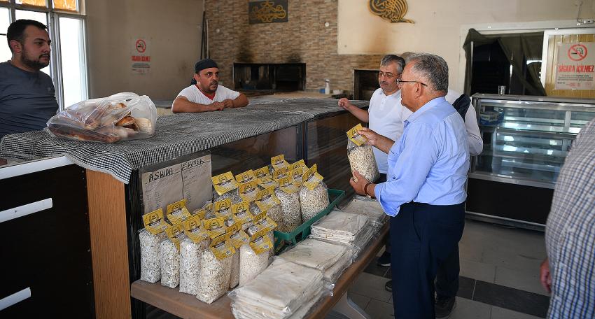 Büyükkılıç, Felahiye’de Esnaf Ve Vatandaşlarla Buluştu