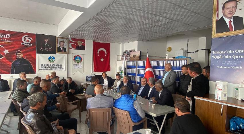 AK PARTİLİ ADAYLAR MAHALLE ZİYARETLERİNDE