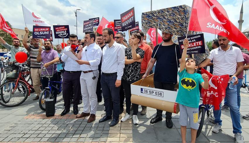 Saadet’ten akaryakıt zamlarına dikkat çeken protesto