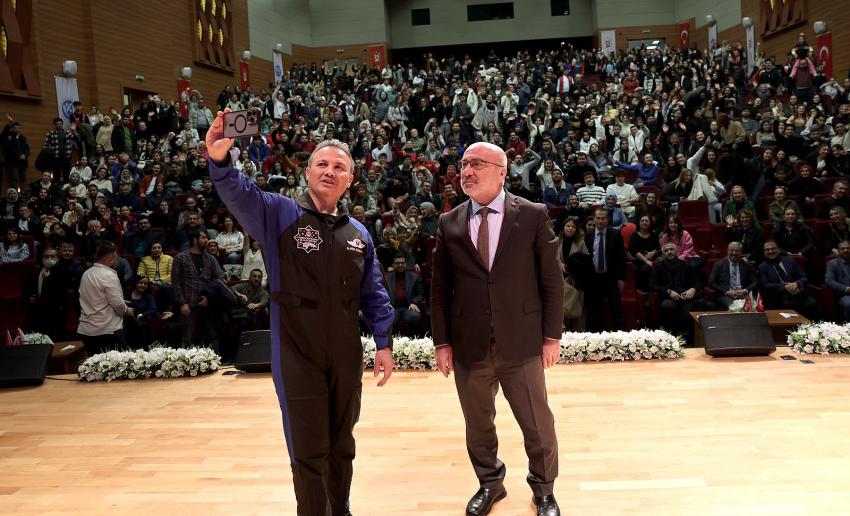 Türkiye’nin İlk Astronotu Gezeravcı KAYÜ'de 