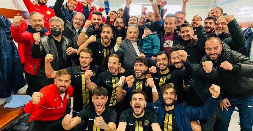 BAŞKAN YALÇIN FUTBOLCULARLA GALİBİYET SEVİNCİ YAŞADI