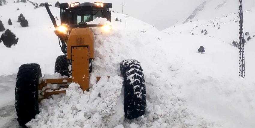 SARIZ’DA BİR METREYİ AŞAN KAR DA YOL AÇTILAR