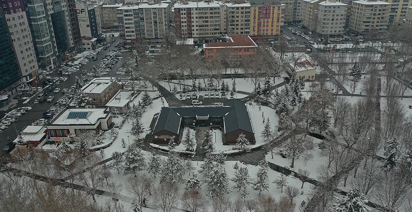 Büyükşehir’in Yaşlı Yaşam ve Dayanışma Merkezi, Ulu Çınarların İkinci Baharı Oluyor