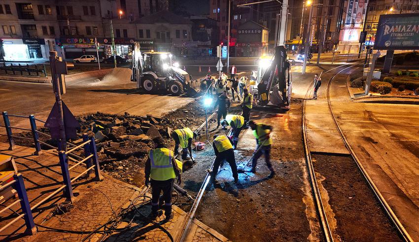 Büyükşehir’den Raylı Sistem Güzergâhında Gece Boyu Bakım Çalışması