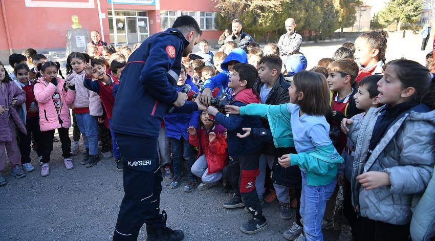 Büyükşehir’den Afet Eğitimi Hazırlık Günü’nde Öğrencilere Eğitim