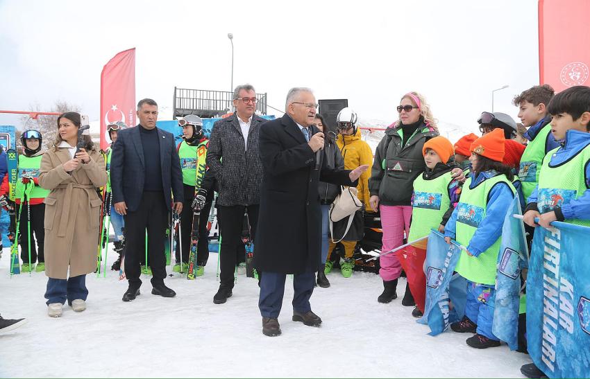 Erciyes’te Kar Fırtınaları 2024 sezonu açıldı