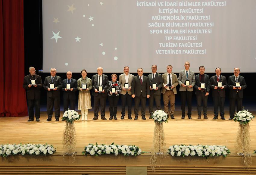 Erciyes Üniversitesi’nde 2023 Yılı Ödülleri Sahiplerini Buldu