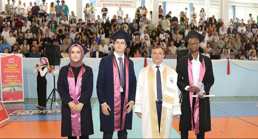 ERÜ’de 15 bölümden 100 öğrenci mezun oldu