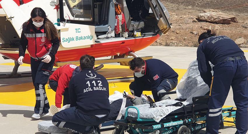 FELÇ GEÇİREN HASTA AMBULANS HELİKOPTER İLE NAKLEDİLDİ