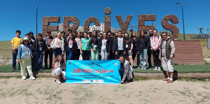 Erciyes Dağı Bilim Okulu’nda 26 İlden Öğrencileri Zirvede Buluşturdu