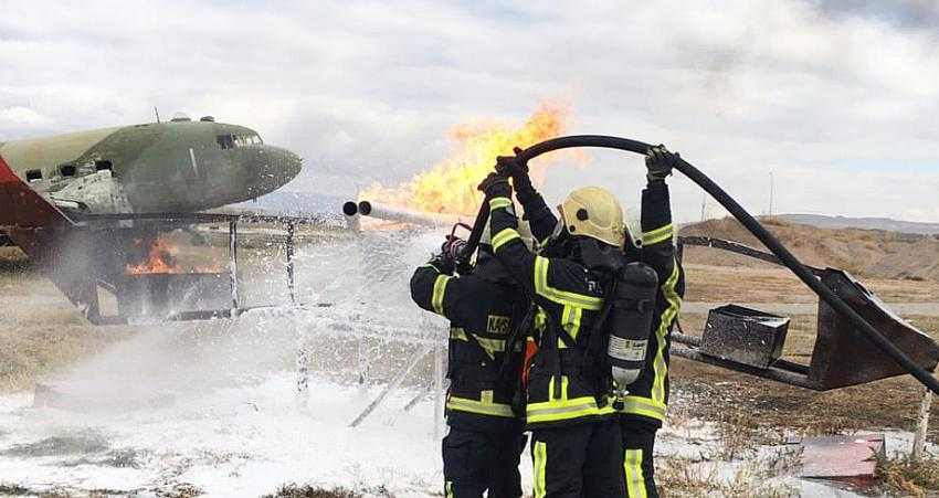 KAYSERİ HAVA ALANINDA MAKET UÇAK YAKILDI