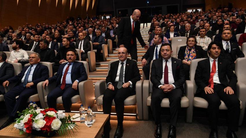 Bakanı Mehmet Şimşek Kayseri’den geçti