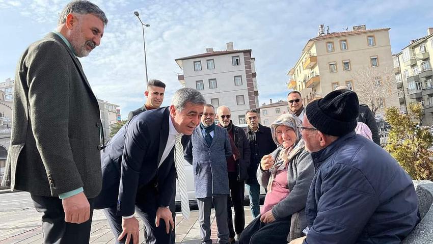 İYİ Parti adayı Kazım Yücel: El öptü, dua aldı