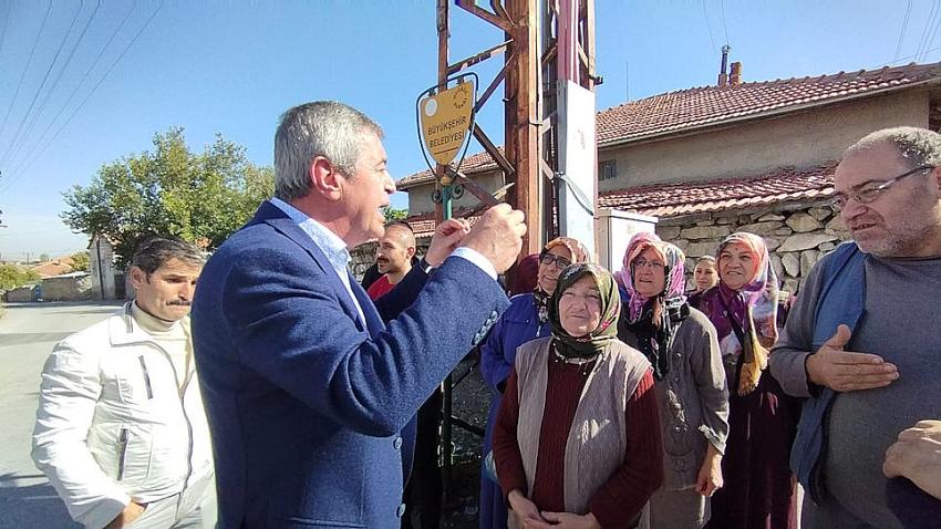 ŞEHİRDE DERDİ OLAN VATANDAŞ YÜCEL’İN KAPISINI ÇALIYOR