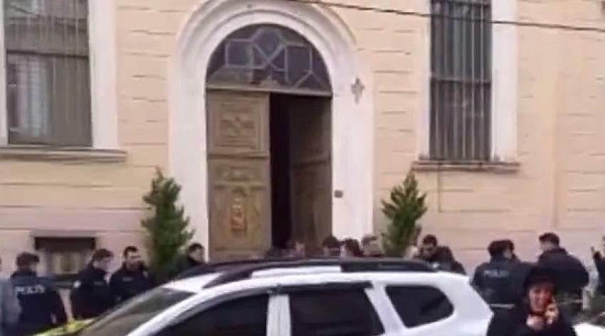 Bakan Yerlikaya: Kilisedeki silahlı saldırı 1 kişi hayatını kaybetti