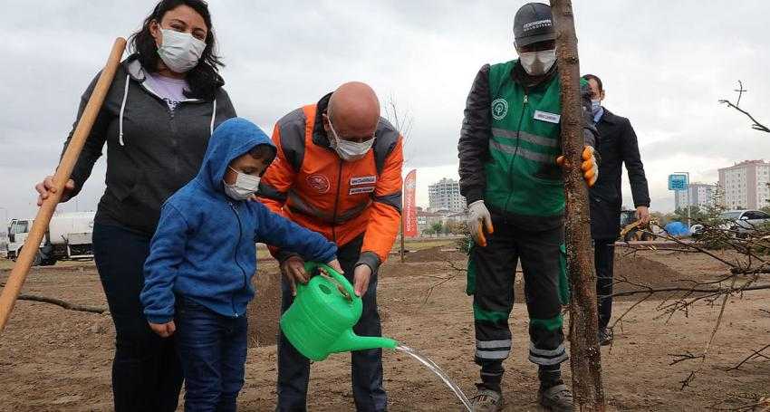 BAŞKAN: BU YIL 100 BİNDEN FAZLA AĞACI TOPRAKLA BULUŞTURDUK