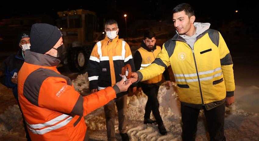 KOCASİNAN’DA KAR TEMİZLEME ÇALIŞMASI ARALIKSIZ SÜRÜYOR