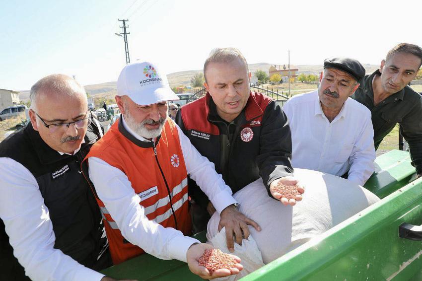 YENİ SEZONUN İLK BUĞDAY TOHUMLARININ EKİMİ YAPILDI