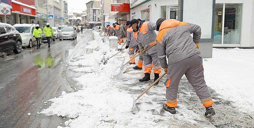 MELİKGAZİ’DEN KAR MESAİSİNE TAM GAZ DEVAM