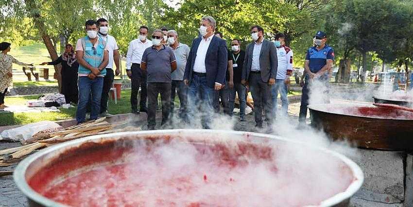 YÖRESEL GELENEK ‘MELİKGAZİ SALÇA GÜNLERİ’NDE YAŞATILIYOR