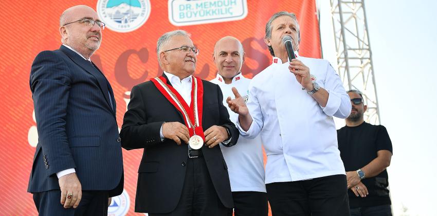 Başkan Büyükkılıç’a, Gastronomi Günleri’nde “Duayen” Ödülü