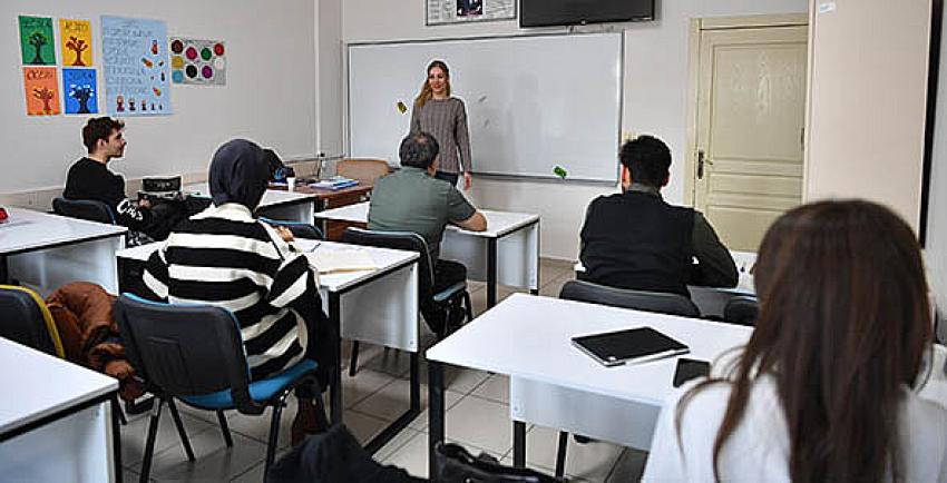 KAYMEK’in Yoğun İlgi Gören Yabancı Dil Kursları Kursiyerlerden Tam Not Aldı