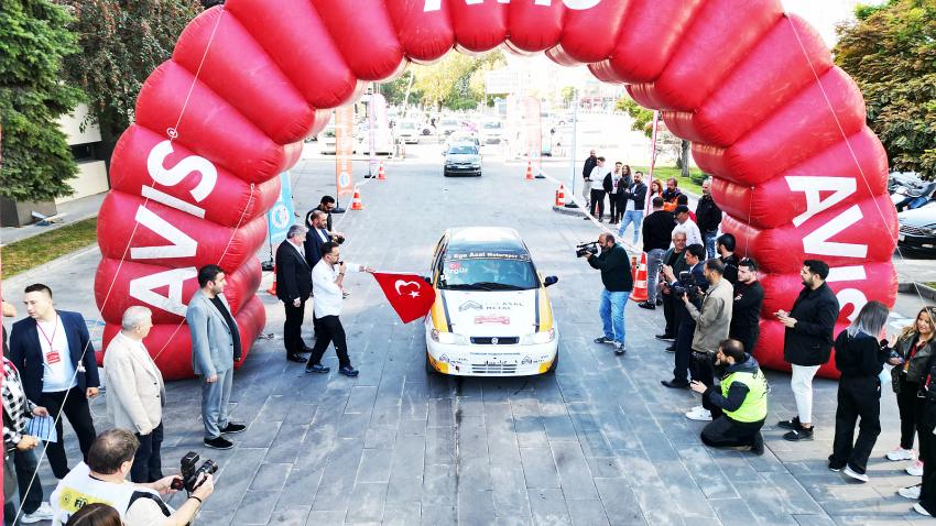 OTOMOBİL YARIŞI TUTKUNLARI MELİKGAZİ’DE 